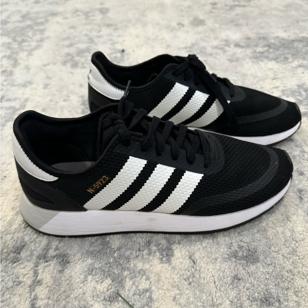 Adidas Men’s 10.5 - N-5923 ‘core black’ - black and white